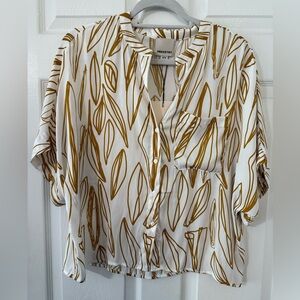 Industry Republic Women's Button Down Shirt in White and Gold Leaf Pattern (M)